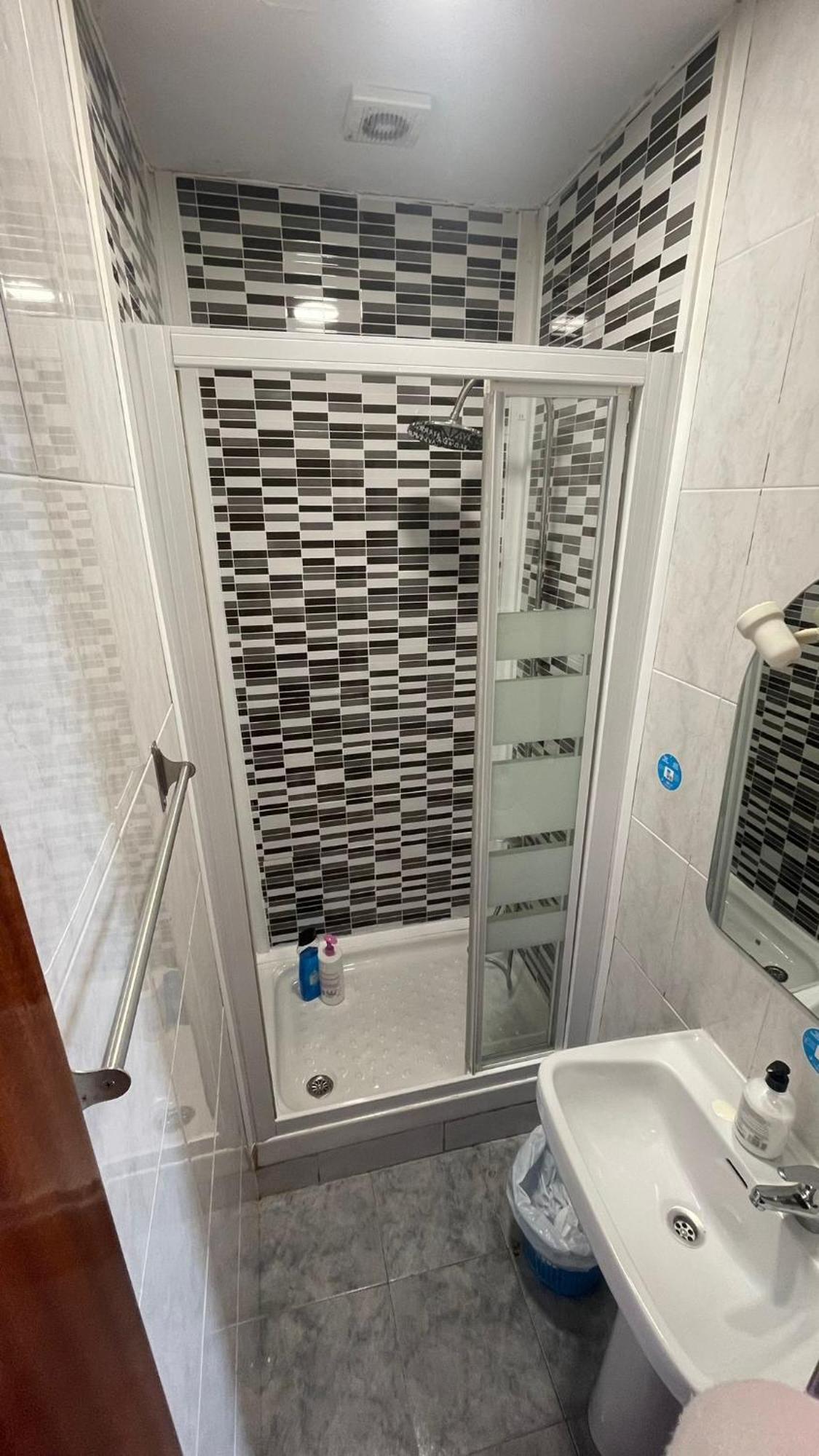 Metropolitan Atocha Hotel Мадрид Екстериор снимка